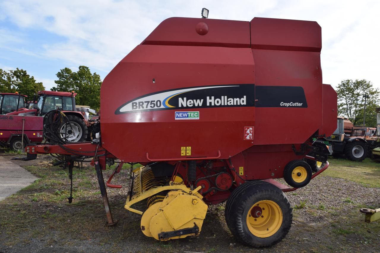 New Holland BR 750 CropCutter - Round baler: picture 4 New Holland BR 750 CropCutter - Round baler: picture 4
