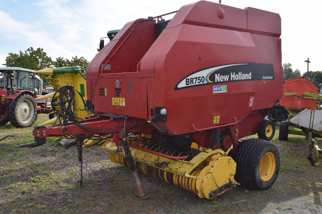 New Holland BR 750 CropCutter - Round baler: picture 1 New Holland BR 750 CropCutter - Round baler: picture 1