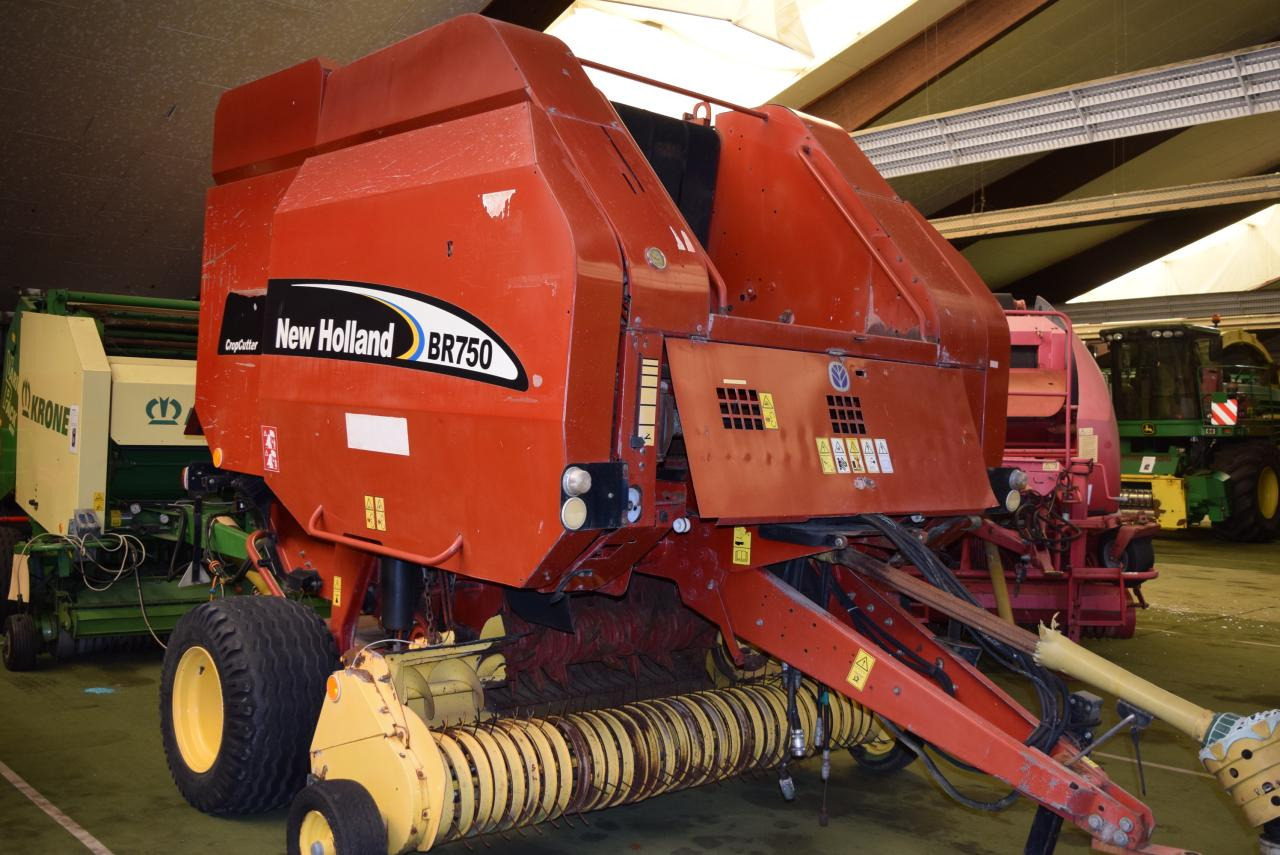 New Holland BR 750 CropCutter - Round baler: picture 1 New Holland BR 750 CropCutter - Round baler: picture 1
