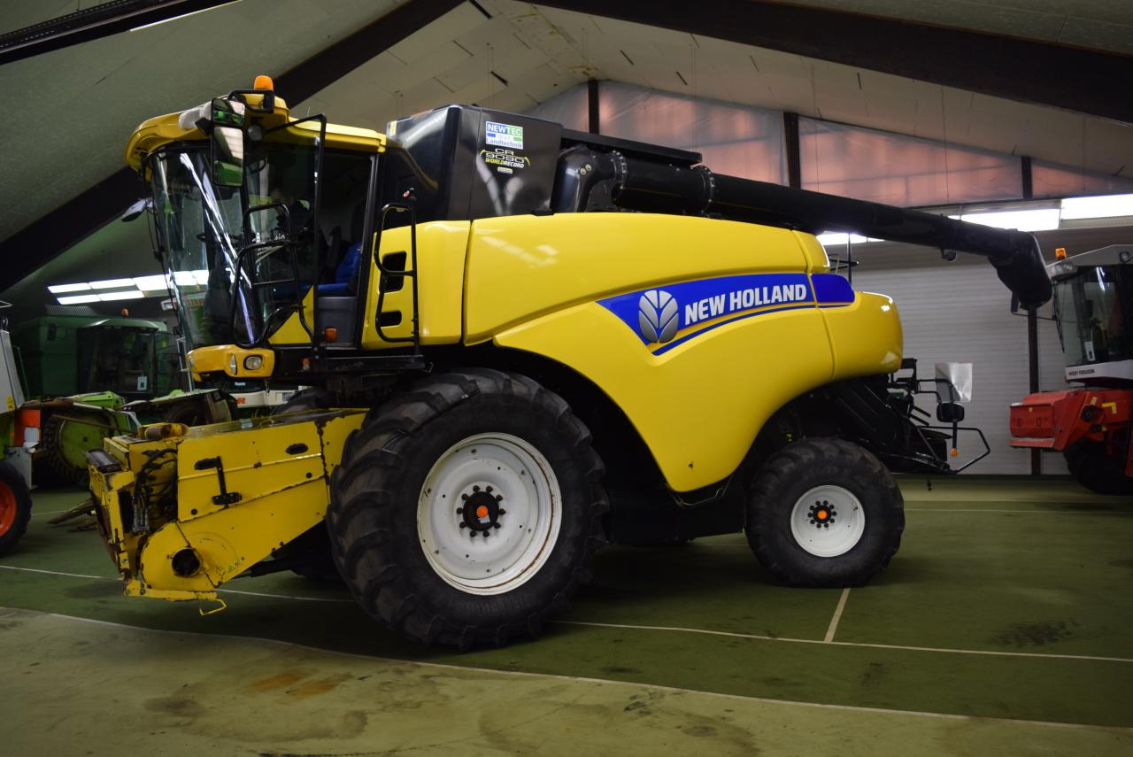 New Holland CR 9090 Elevation - Combine harvester: picture 1 New Holland CR 9090 Elevation - Combine harvester: picture 1