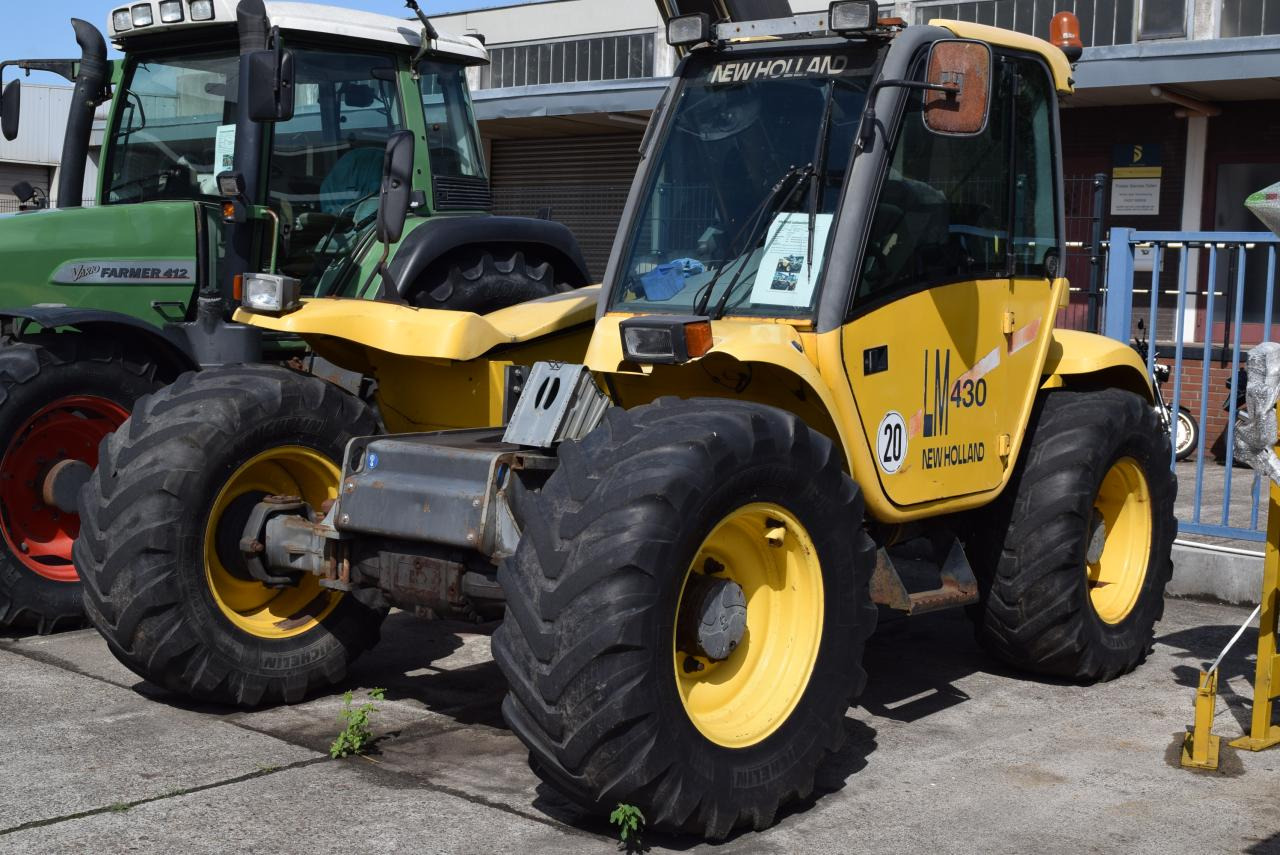 New Holland LM 430 - Telescopic handler: picture 2 New Holland LM 430 - Telescopic handler: picture 2