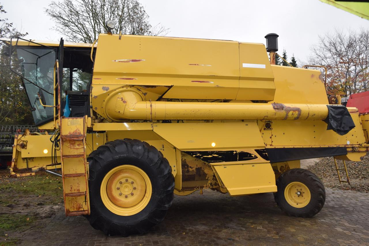 New Holland TF 42 - Combine harvester: picture 1 New Holland TF 42 - Combine harvester: picture 1