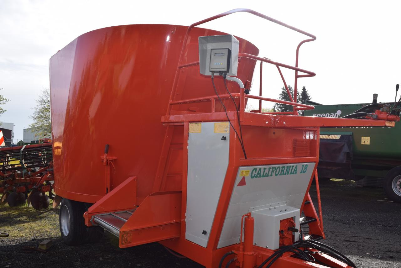 OMAS California 18 - Forage mixer wagon: picture 2 OMAS California 18 - Forage mixer wagon: picture 2