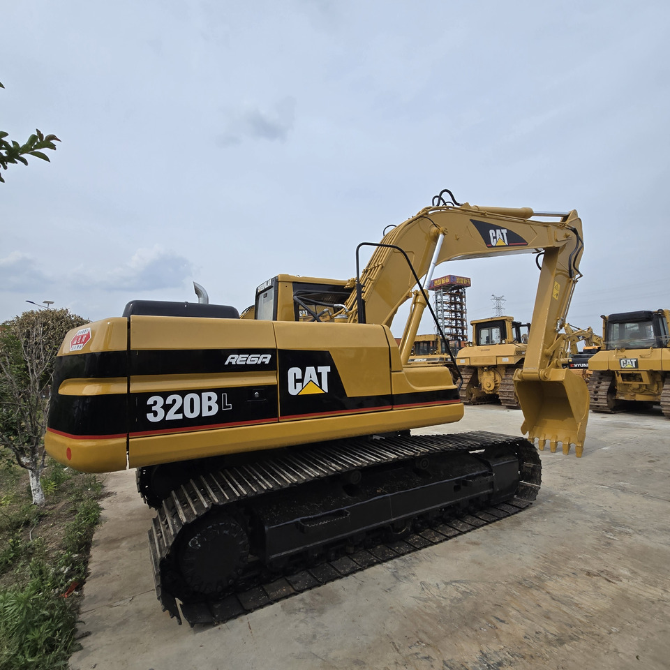 CATERPILLAR 320BL - Crawler excavator: picture 3 CATERPILLAR 320BL - Crawler excavator: picture 3
