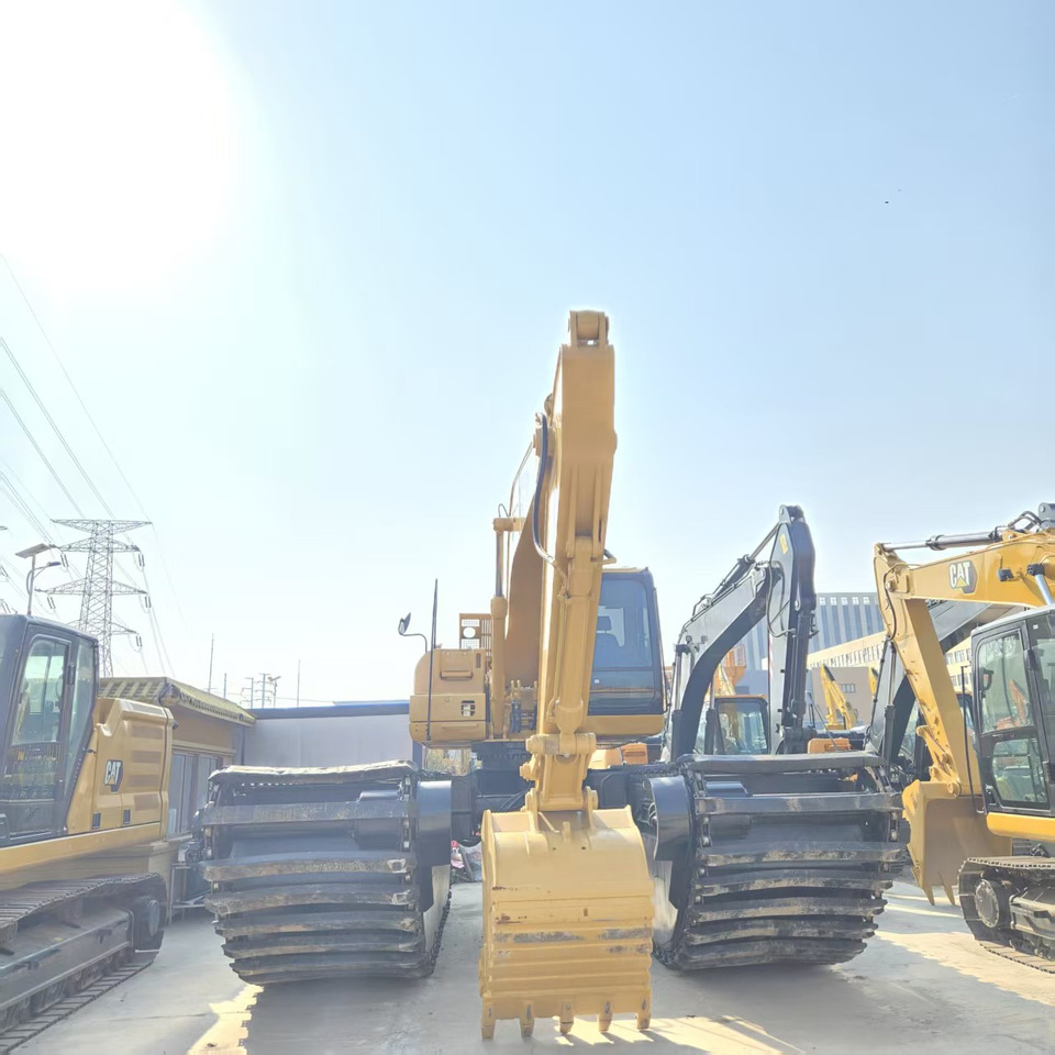 CATERPILLAR 320C - Amphibious excavator: picture 2 CATERPILLAR 320C - Amphibious excavator: picture 2