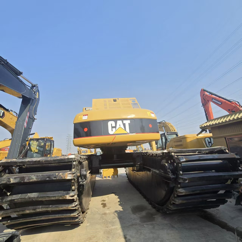 CATERPILLAR 320C - Amphibious excavator: picture 5 CATERPILLAR 320C - Amphibious excavator: picture 5