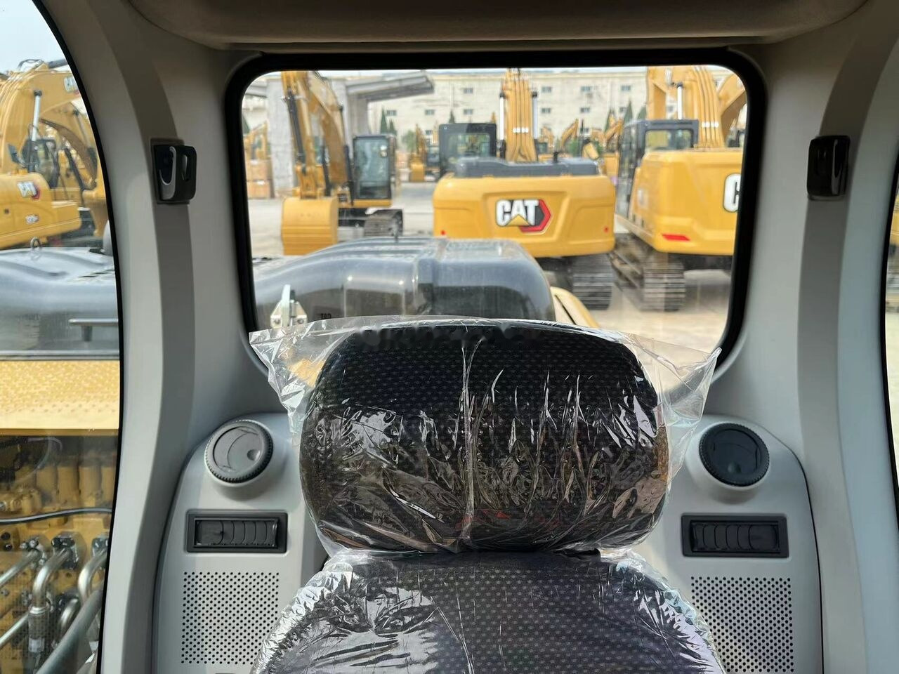 New Crawler excavator Caterpillar 320GX: picture 13