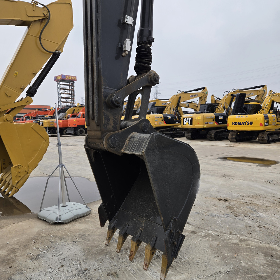 HYUNDAI R220LC-9S - Crawler excavator: picture 5 HYUNDAI R220LC-9S - Crawler excavator: picture 5