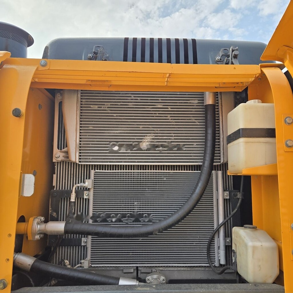 Hyundai R220 - Crawler excavator: picture 2 Hyundai R220 - Crawler excavator: picture 2