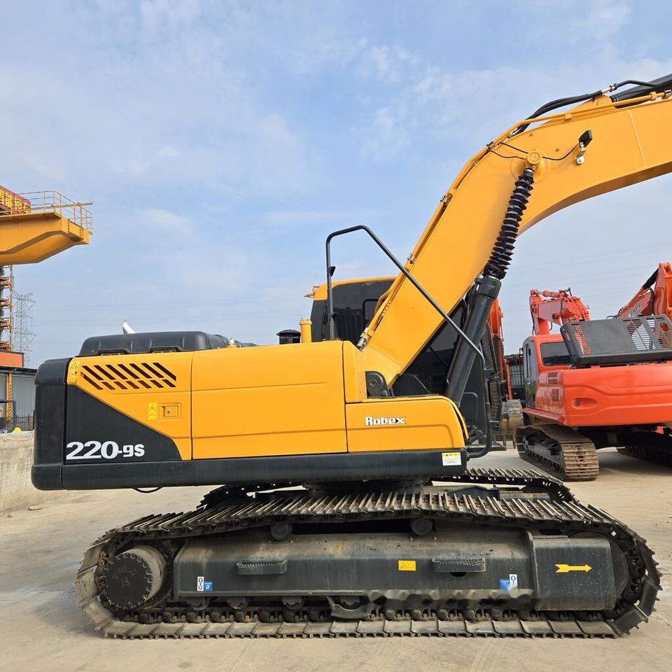 Hyundai R220 - Crawler excavator: picture 3 Hyundai R220 - Crawler excavator: picture 3