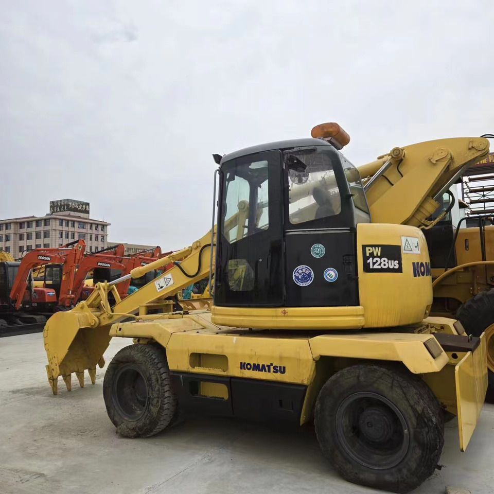 KOMATSU PC128US - Wheel excavator: picture 3 KOMATSU PC128US - Wheel excavator: picture 3
