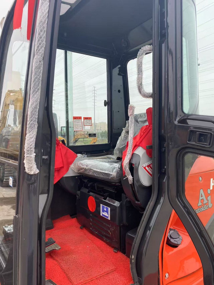 Mini excavator KUBOTA U55-4: picture 7