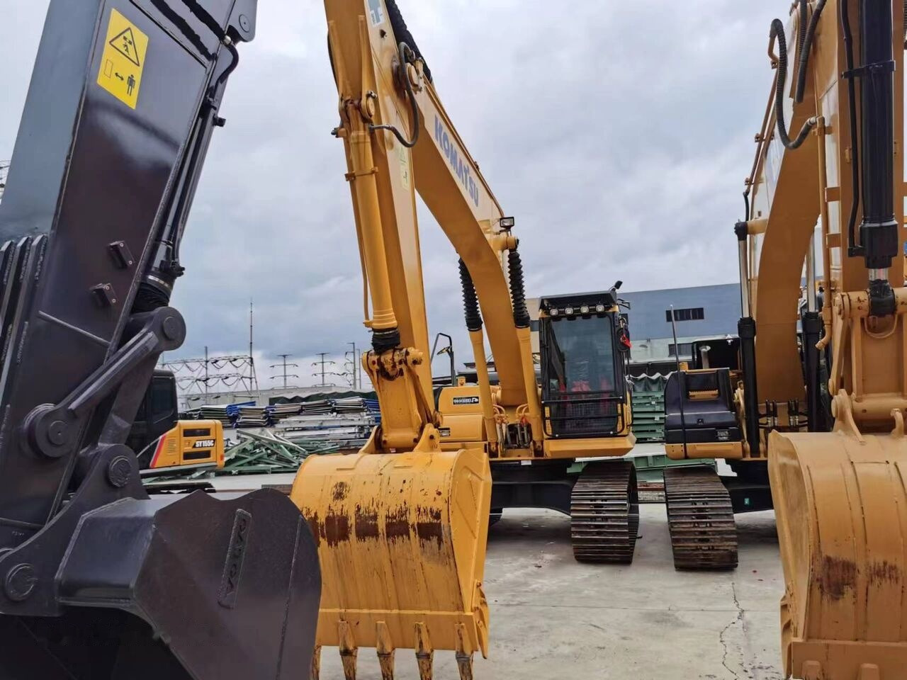Crawler excavator Komatsu PC200-8: picture 9