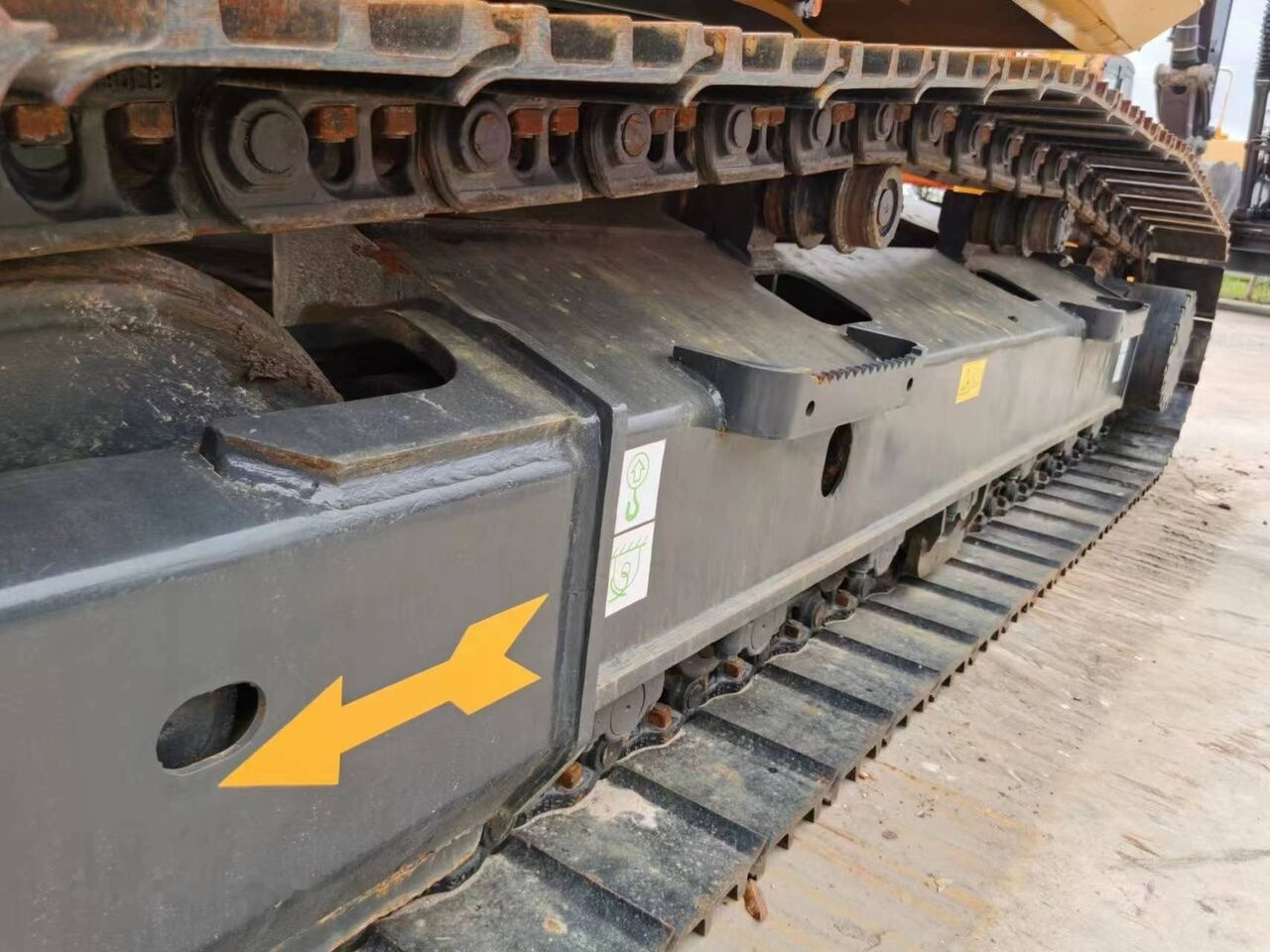 Crawler excavator Komatsu PC200-8: picture 12