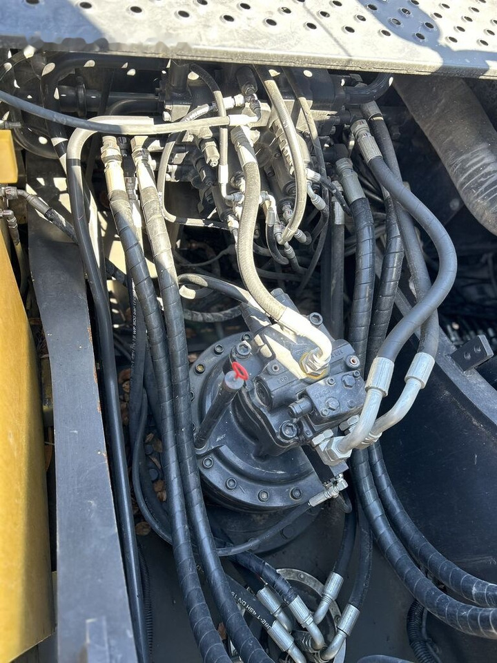 Komatsu PC240LC - Crawler excavator: picture 4 Komatsu PC240LC - Crawler excavator: picture 4