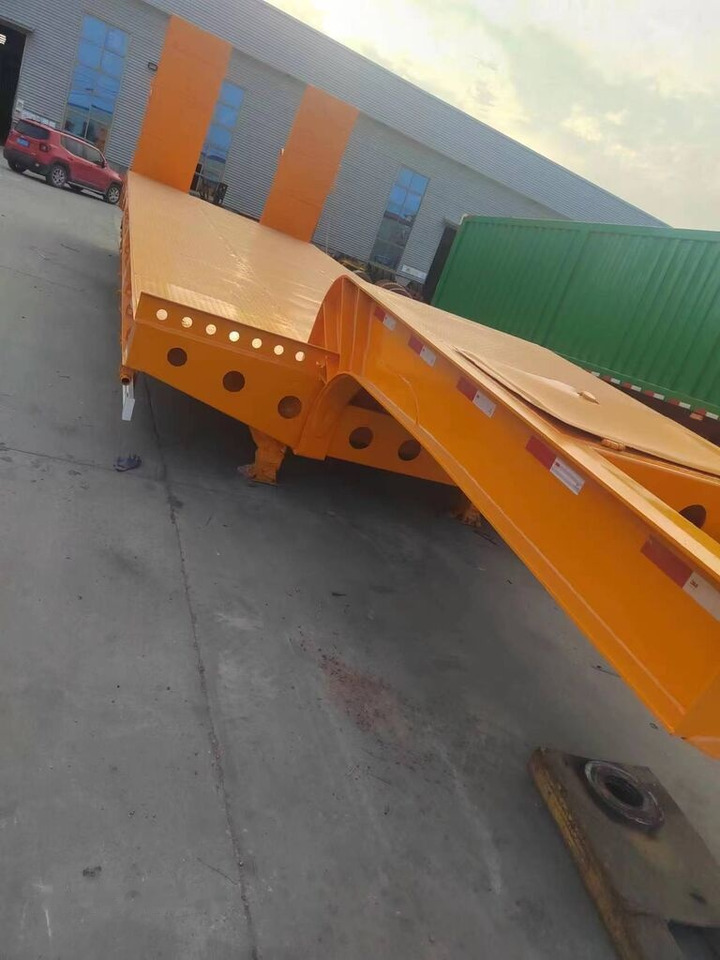New low bed semi-tralier - Low loader semi-trailer: picture 2 New low bed semi-tralier - Low loader semi-trailer: picture 2