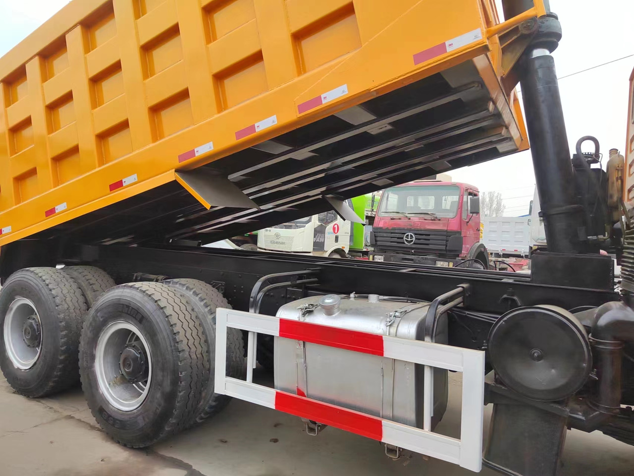 Tipper SHACMAN F3000: picture 8