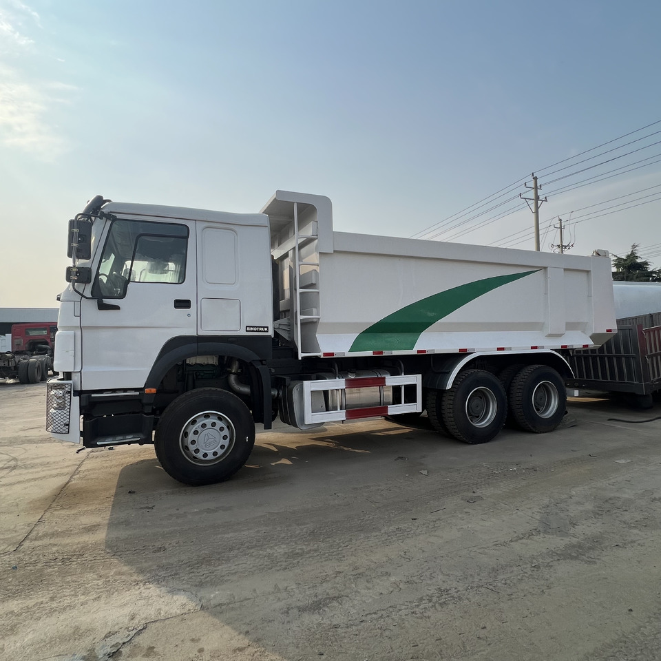 SINOTRUK HOWO - Box truck: picture 5 SINOTRUK HOWO - Box truck: picture 5