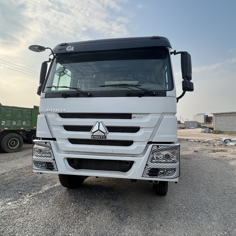 SINOTRUK HOWO - Box truck: picture 3 SINOTRUK HOWO - Box truck: picture 3
