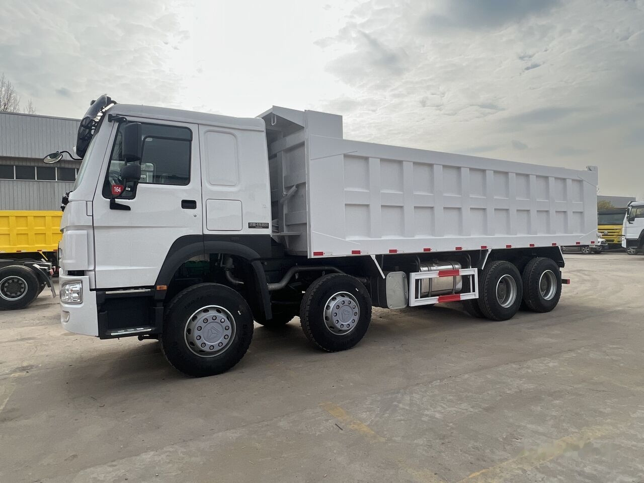 Sinotruk Howo 8*4 - Tipper: picture 3 Sinotruk Howo 8*4 - Tipper: picture 3