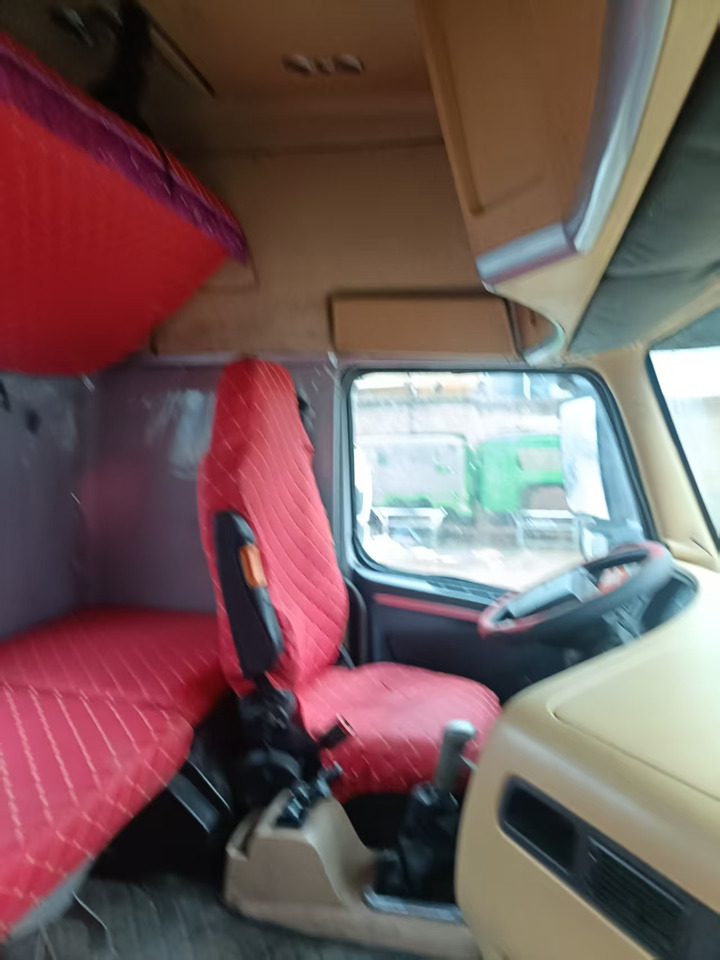 Tractor unit SINOTRUK HOWO: picture 8
