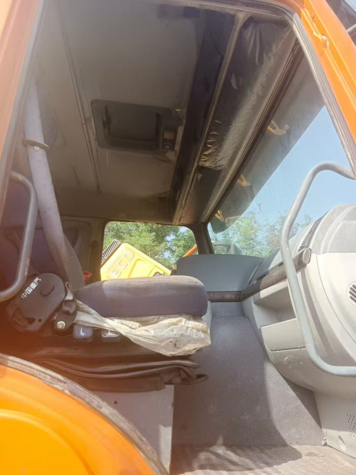 SINOTRUK HOWO - Tractor unit: picture 4 SINOTRUK HOWO - Tractor unit: picture 4