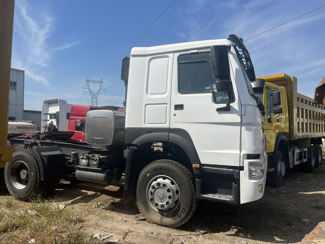 SINOTRUK HOWO trailer head - Tractor unit: picture 3 SINOTRUK HOWO trailer head - Tractor unit: picture 3
