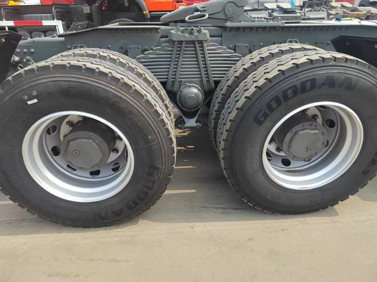 Sinotruk Howo 420 - Tractor unit: picture 2 Sinotruk Howo 420 - Tractor unit: picture 2