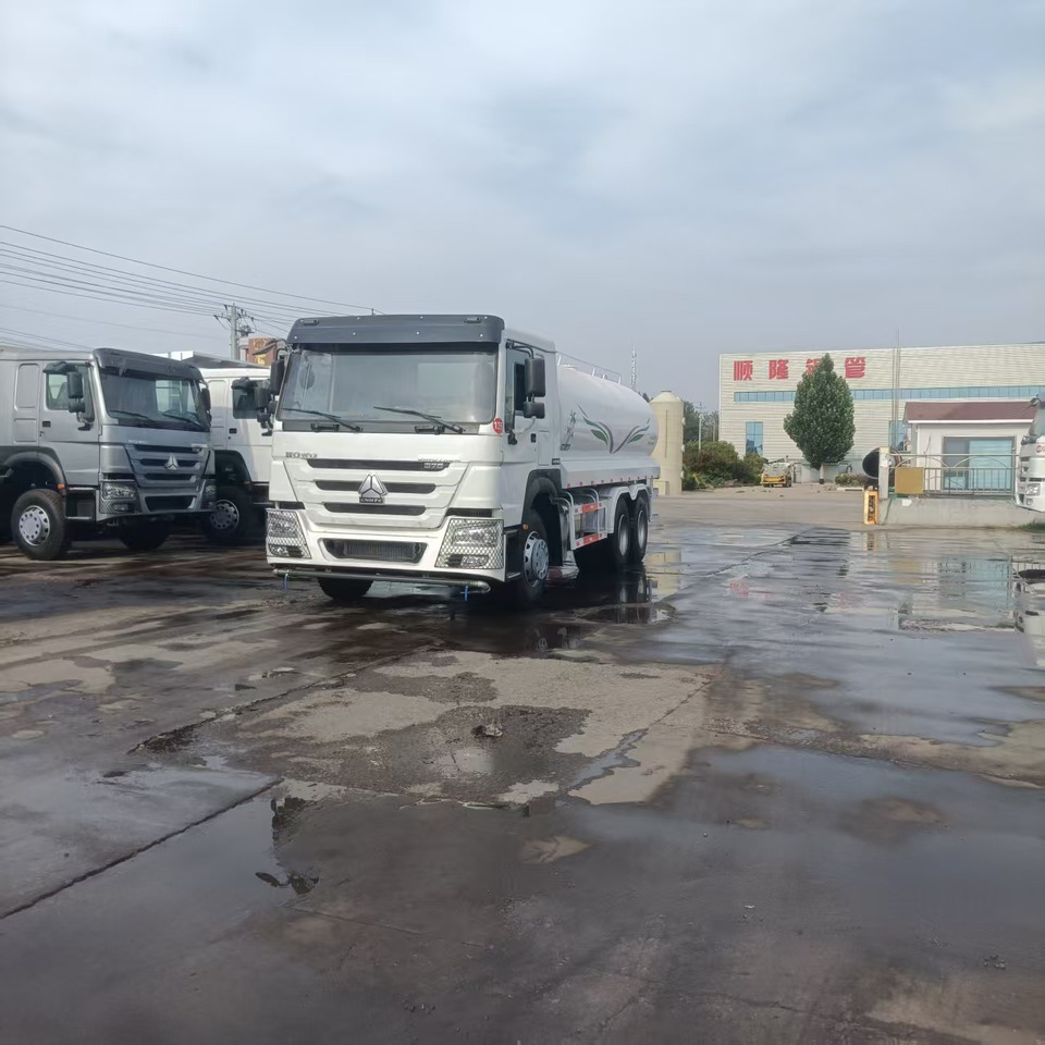 Howo 20 cubic meter sprinkler - Truck: picture 3 Howo 20 cubic meter sprinkler - Truck: picture 3