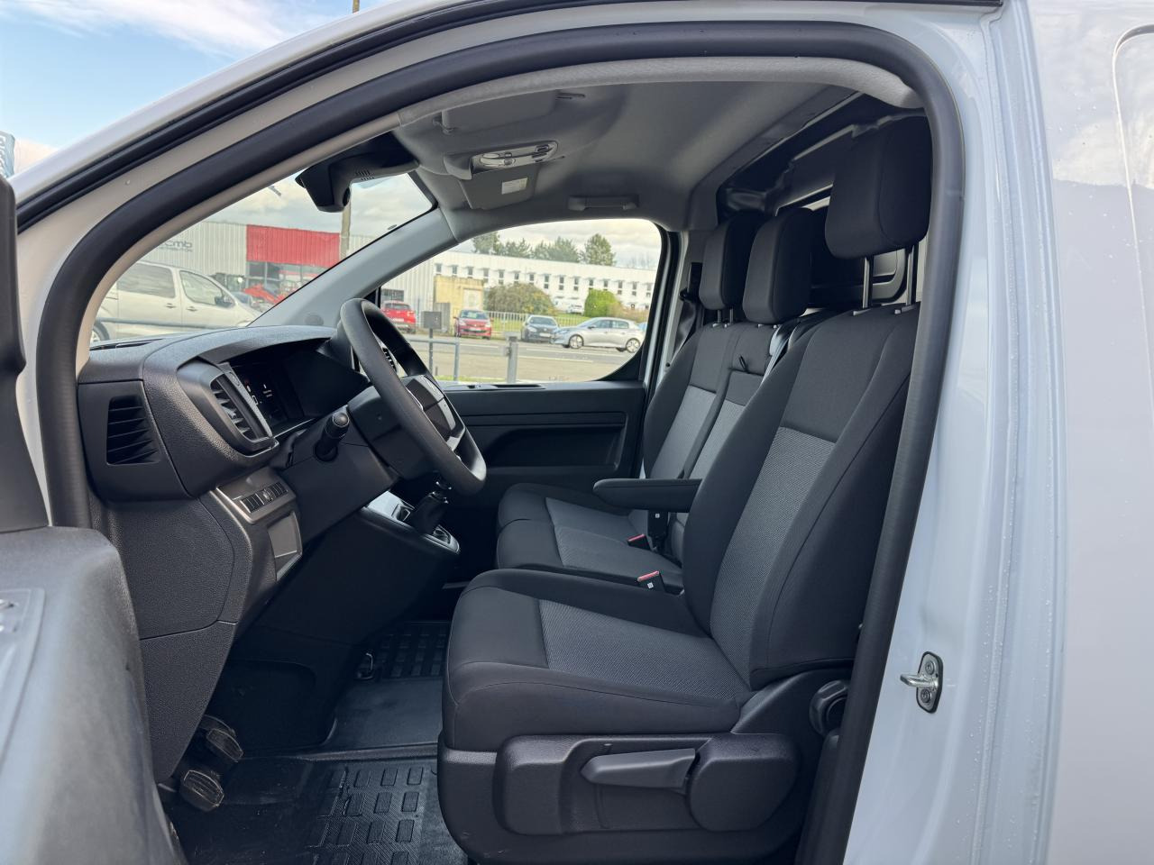 CITROEN Jumpy XL 2.0 BlueHDi - 145 S&S - BVM III FOURGON . PHASE 2 - Panel van: picture 5 CITROEN Jumpy XL 2.0 BlueHDi - 145 S&S - BVM III FOURGON . PHASE 2 - Panel van: picture 5