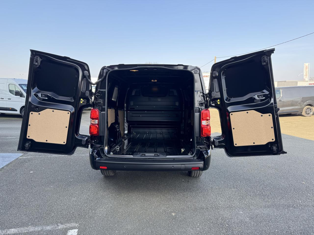 Citroen Jumpy 2 PLACES XL 2.0 BLUEHDI 180CH S&S PACK PREMIUM CONNECT EAT8 - Panel van: picture 2 Citroen Jumpy 2 PLACES XL 2.0 BLUEHDI 180CH S&S PACK PREMIUM CONNECT EAT8 - Panel van: picture 2