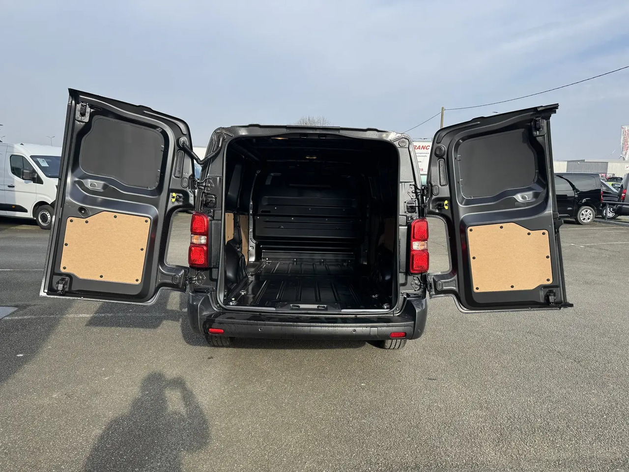 Citroen Jumpy XL 2.0 BLUEHDI 180CH S&S PACK PREMIUM CONNECT EAT8 - Panel van: picture 2 Citroen Jumpy XL 2.0 BLUEHDI 180CH S&S PACK PREMIUM CONNECT EAT8 - Panel van: picture 2