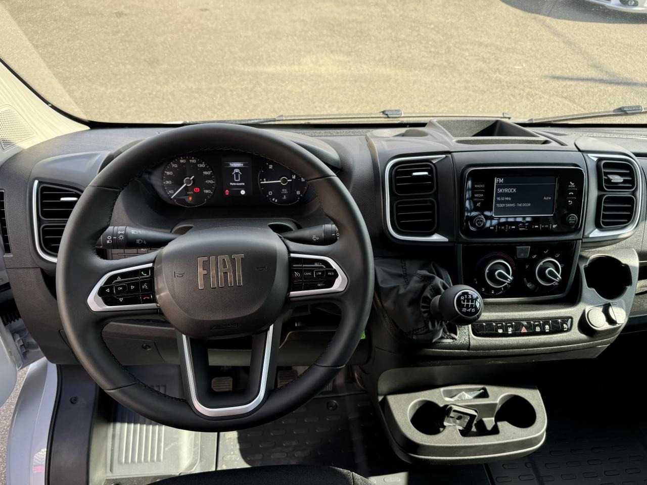 FIAT Ducato Maxi 3.5 XL 2.2 - 140 S&S III PLATEAU CABINE Plateau cabine Maxi 3.5 XL PHASE 4 - Flatbed van: picture 5 FIAT Ducato Maxi 3.5 XL 2.2 - 140 S&S III PLATEAU CABINE Plateau cabine Maxi 3.5 XL PHASE 4 - Flatbed van: picture 5