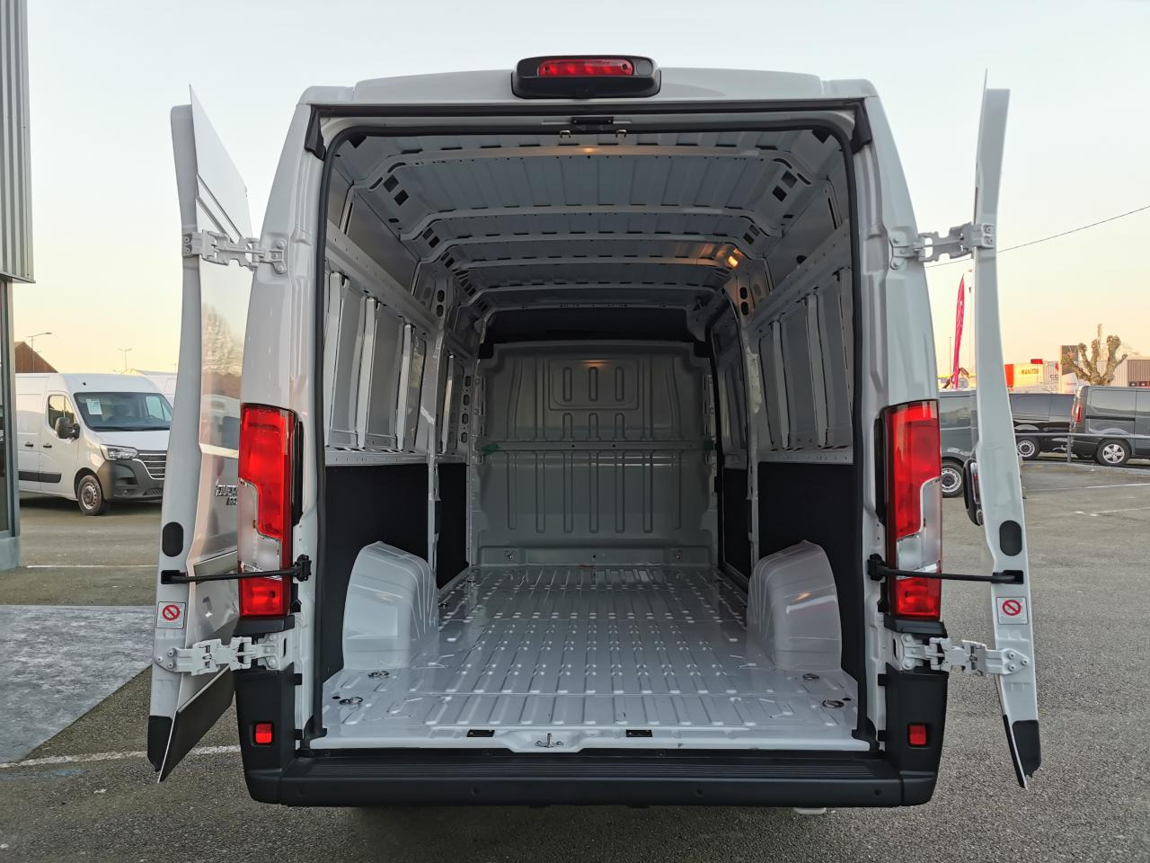 FIAT Ducato Tôlé Maxi 3.5 XL H2 2.2 - 140 S&S  III FOURGON TOLE Fourgon Tôlé - Panel van: picture 3 FIAT Ducato Tôlé Maxi 3.5 XL H2 2.2 - 140 S&S  III FOURGON TOLE Fourgon Tôlé - Panel van: picture 3