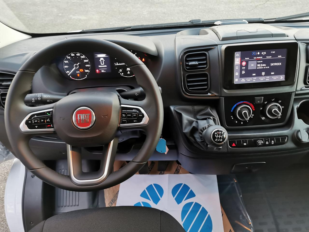 FIAT Ducato Tôlé Maxi 3.5 XL H2 2.2 - 140 S&S  III FOURGON TOLE Fourgon Tôlé - Panel van: picture 4 FIAT Ducato Tôlé Maxi 3.5 XL H2 2.2 - 140 S&S  III FOURGON TOLE Fourgon Tôlé - Panel van: picture 4