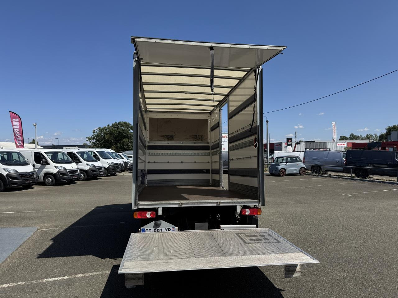 Fiat Ducato 3.5 L H3-POWER 140CH MAXI CAISSE 20M³ + HAYON 750KG + AUVENT PACK PRO - Box van: picture 3 Fiat Ducato 3.5 L H3-POWER 140CH MAXI CAISSE 20M³ + HAYON 750KG + AUVENT PACK PRO - Box van: picture 3