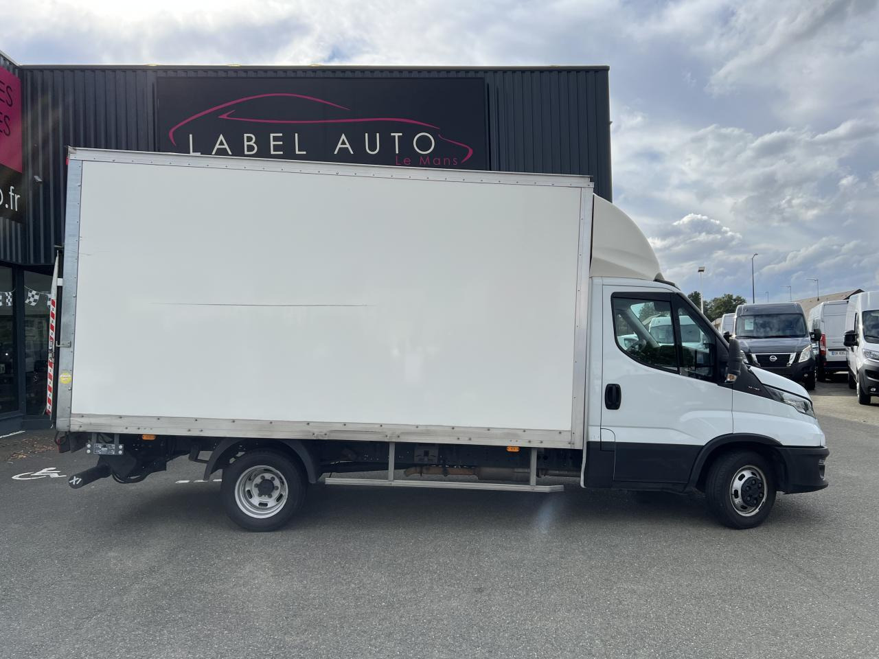 IVECO Daily 35 C 16 S&S (Quad-Leaf) CHASSIS CABINE 2014 35C/35S Chassis cabine 35 C Epmt.4.1 PHASE 4 - Box van: picture 1 IVECO Daily 35 C 16 S&S (Quad-Leaf) CHASSIS CABINE 2014 35C/35S Chassis cabine 35 C Epmt.4.1 PHASE 4 - Box van: picture 1