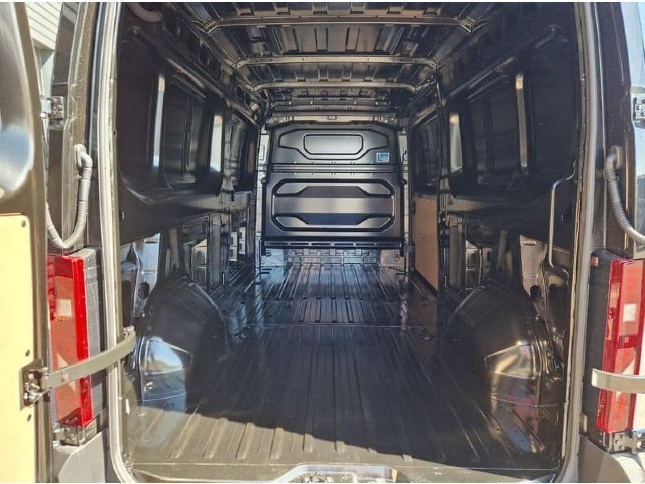 NISSAN Interstar N-Connecta 3.5t L3H2 2.3 dCi - 150 - S/S II 2021 FOURGON Fourgon L3H2 Traction PHASE 2 - Panel van: picture 3 NISSAN Interstar N-Connecta 3.5t L3H2 2.3 dCi - 150 - S/S II 2021 FOURGON Fourgon L3H2 Traction PHASE 2 - Panel van: picture 3