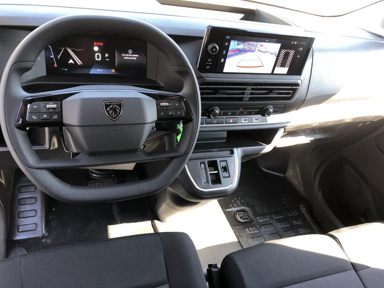 PEUGEOT Expert M 2.0 BlueHDi - 145 S&S - BV EAT8  III FOURGON Fourgon PHASE 2 - Panel van: picture 4 PEUGEOT Expert M 2.0 BlueHDi - 145 S&S - BV EAT8  III FOURGON Fourgon PHASE 2 - Panel van: picture 4