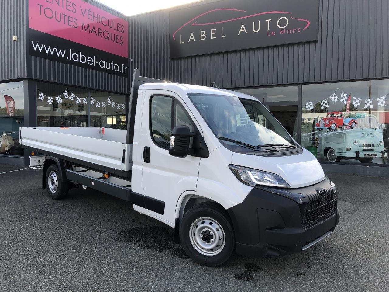 PEUGEOT boxer 3t5 plateau 4m20 2.2 hdi 140ch - Flatbed van: picture 3 PEUGEOT boxer 3t5 plateau 4m20 2.2 hdi 140ch - Flatbed van: picture 3