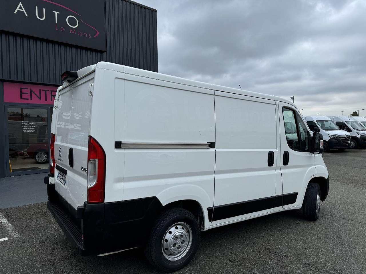 Peugeot Boxer 333 L1H1 2.2 BLUEHDI S&S 140CH ASPHALT - Panel van: picture 5 Peugeot Boxer 333 L1H1 2.2 BLUEHDI S&S 140CH ASPHALT - Panel van: picture 5