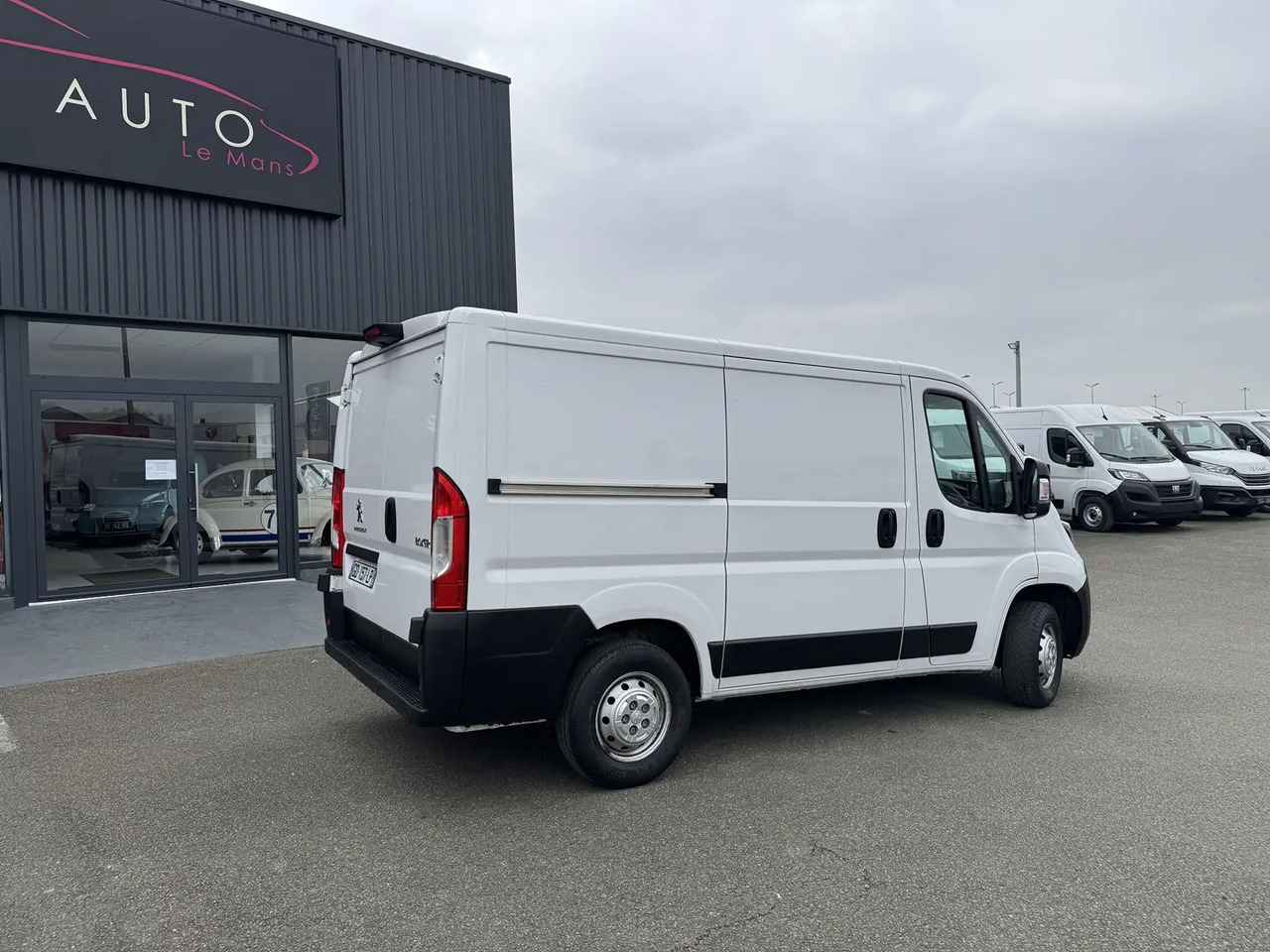 Peugeot Boxer 333 L1H1 2.2 BLUEHDI S&S 140CH ASPHALT - Panel van: picture 5 Peugeot Boxer 333 L1H1 2.2 BLUEHDI S&S 140CH ASPHALT - Panel van: picture 5