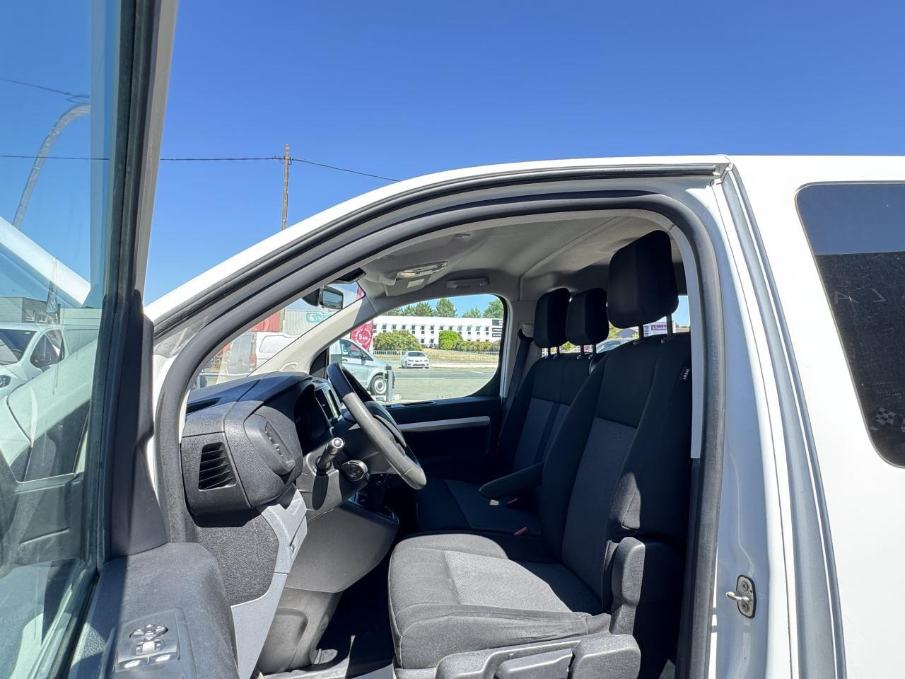Peugeot Expert Standard 2.0 BlueHDI 150 S&S CABINE APPROFONDIE 6 PLACES - Combi van: picture 4 Peugeot Expert Standard 2.0 BlueHDI 150 S&S CABINE APPROFONDIE 6 PLACES - Combi van: picture 4