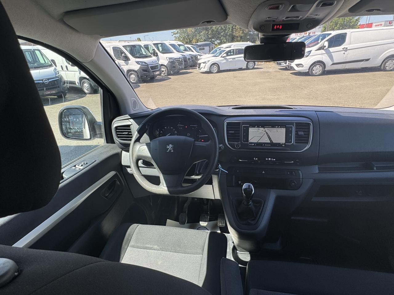Peugeot Expert Standard 2.0 BlueHDI 150 S&S CABINE APPROFONDIE 6 PLACES - Combi van: picture 3 Peugeot Expert Standard 2.0 BlueHDI 150 S&S CABINE APPROFONDIE 6 PLACES - Combi van: picture 3