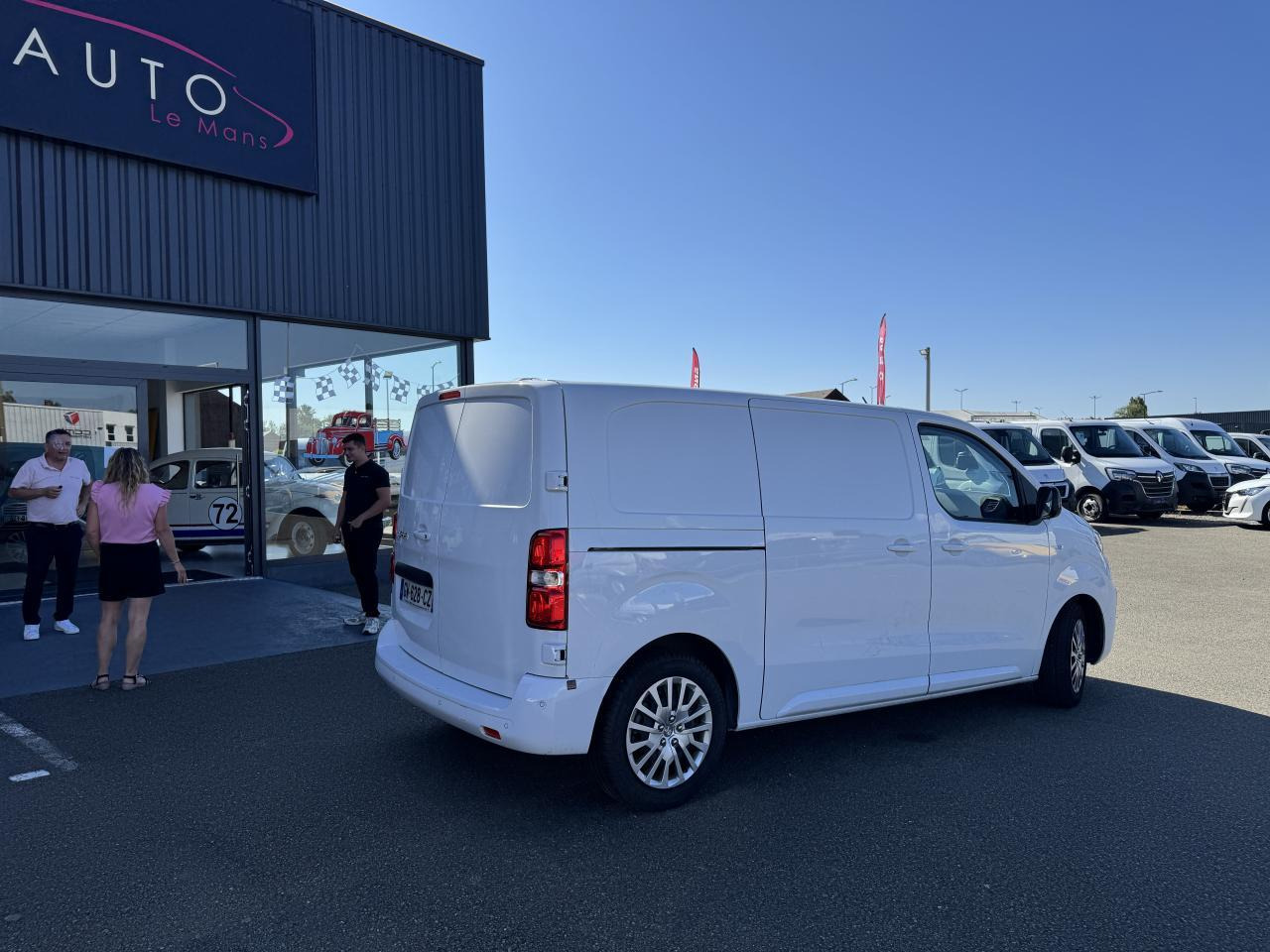 Peugeot Expert Standard 2.0 BlueHDi - 145 S&S - BV EAT8 III FOURGON Fourgon Asphalt PHASE 1 - Panel van: picture 5 Peugeot Expert Standard 2.0 BlueHDi - 145 S&S - BV EAT8 III FOURGON Fourgon Asphalt PHASE 1 - Panel van: picture 5