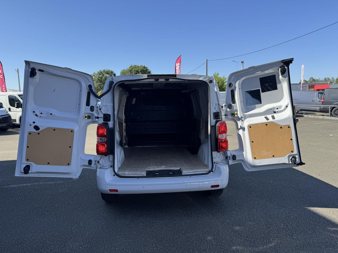 Peugeot Expert Standard 2.0 BlueHDi - 145 S&S - BV EAT8 III FOURGON Fourgon Asphalt PHASE 1 - Panel van: picture 2 Peugeot Expert Standard 2.0 BlueHDi - 145 S&S - BV EAT8 III FOURGON Fourgon Asphalt PHASE 1 - Panel van: picture 2