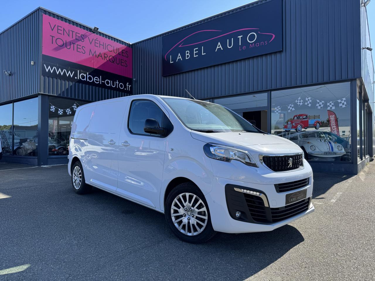 Peugeot Expert Standard 2.0 BlueHDi - 145 S&S - BV EAT8 III FOURGON Fourgon Asphalt PHASE 1 - Panel van: picture 1 Peugeot Expert Standard 2.0 BlueHDi - 145 S&S - BV EAT8 III FOURGON Fourgon Asphalt PHASE 1 - Panel van: picture 1