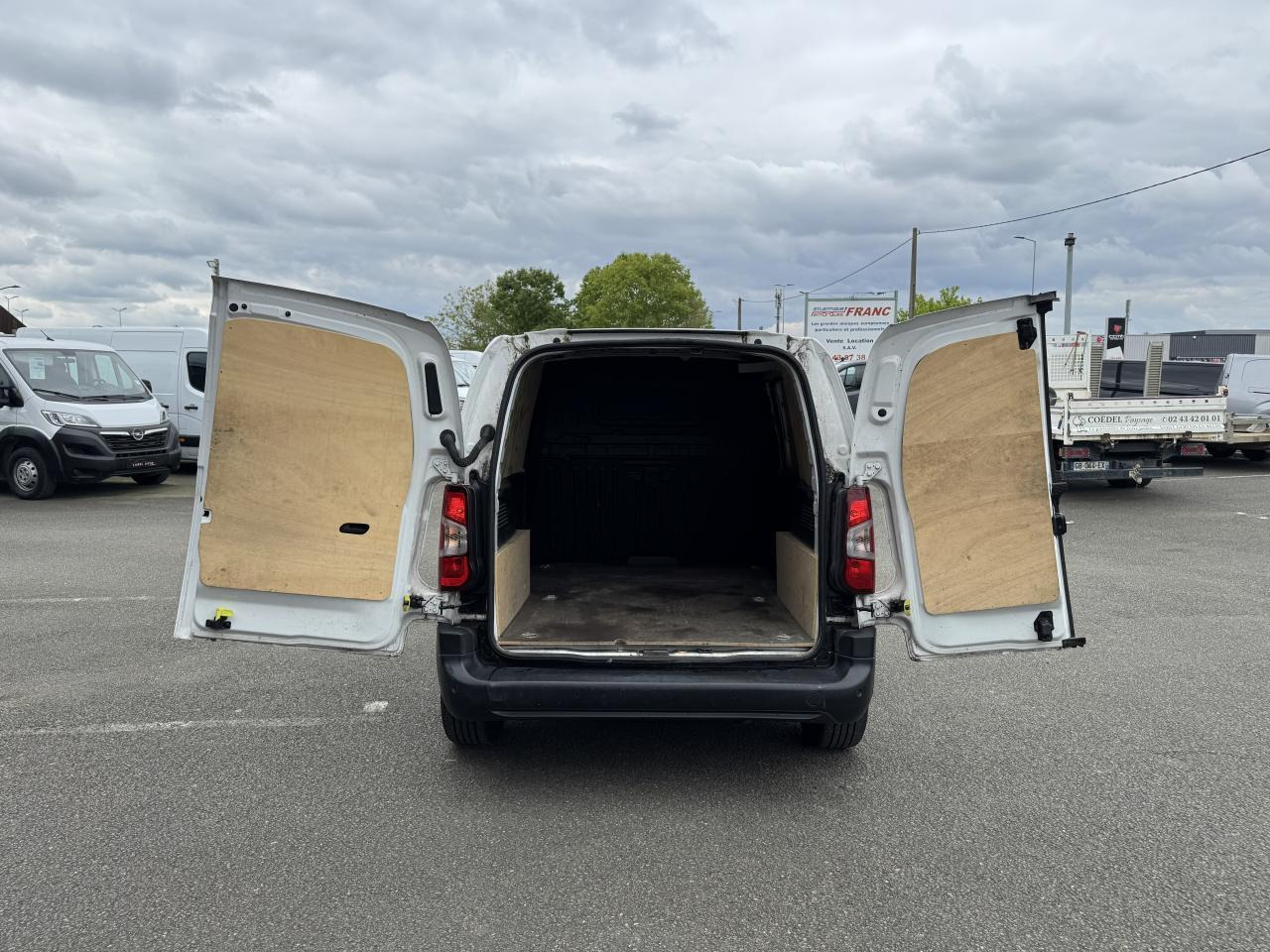 Peugeot Partner PEUGEOT M 650 KG 1.5 HDI 130 CH EAT-8 2 PL PREMIUM - Small van: picture 2 Peugeot Partner PEUGEOT M 650 KG 1.5 HDI 130 CH EAT-8 2 PL PREMIUM - Small van: picture 2