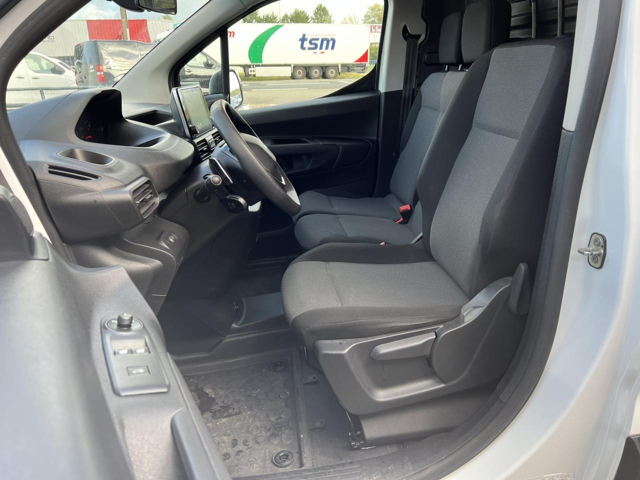 Peugeot Partner STANDARD 650KG BLUEHDI 130CH S&S ASPHALT EAT8 - Small van: picture 5 Peugeot Partner STANDARD 650KG BLUEHDI 130CH S&S ASPHALT EAT8 - Small van: picture 5
