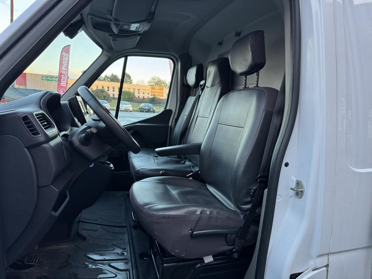 RENAULT Master Grand Confort F3300 L2H2 2.3 Blue dCi - 150 CH PORTE VERRE - Panel van: picture 4 RENAULT Master Grand Confort F3300 L2H2 2.3 Blue dCi - 150 CH PORTE VERRE - Panel van: picture 4